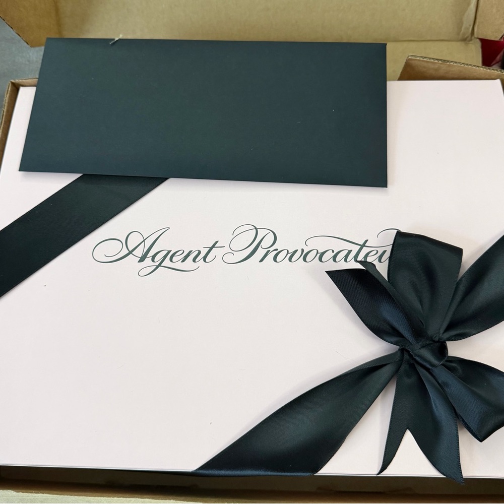 Agent provocateur box plus envelop